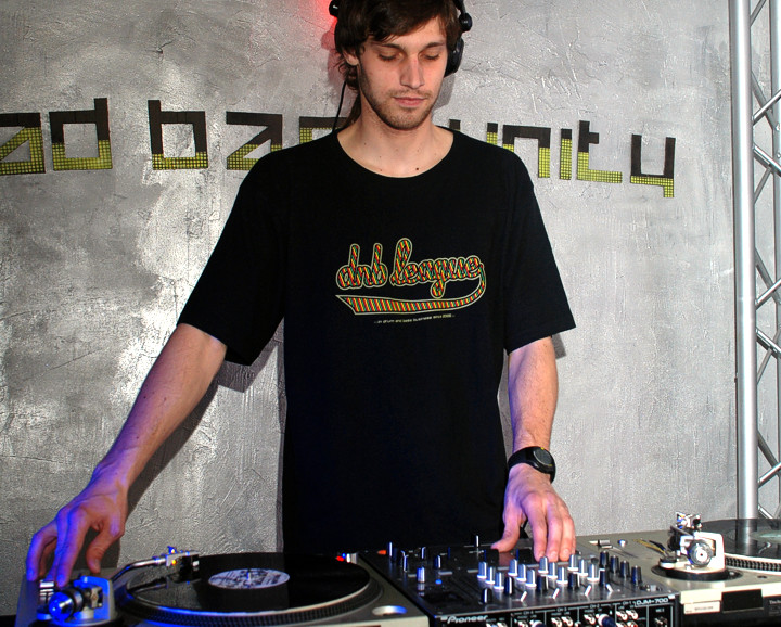 DNB LEAGUE happy t-shirt