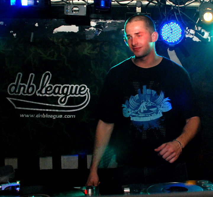 dnb league town -
hemp t-shirt, edition 2010 dnb league town -
hemp t-shirt, edition 2010